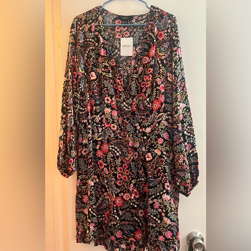 BRAND NEW FOREVER 21 FLORAL DRESS
